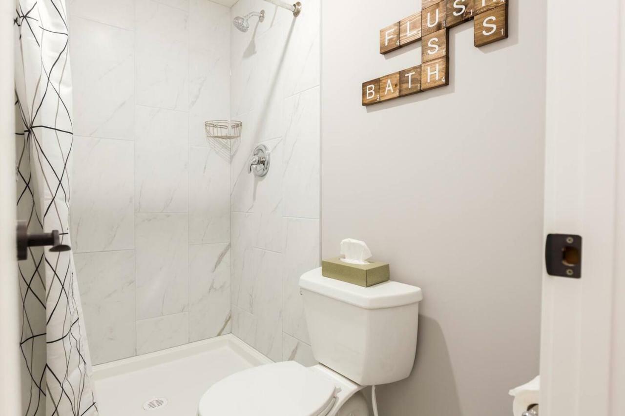 Modern Executive Suite I Complimentary Netflix & Parking! Edmonton Bagian luar foto